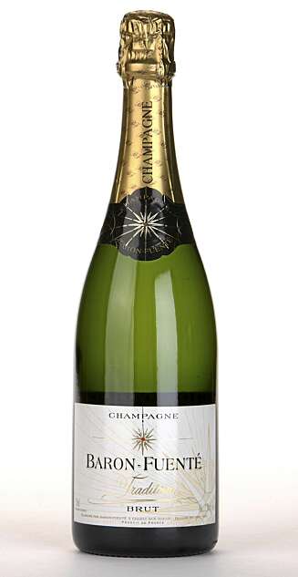 GULE EPLER: Baron-Fuenté Tradition brut dufter gule epler og mineraler. Den har høy syre og er middels fyldig. GULE EPLER: Baron-Fuenté Tradition brut dufter gule epler og mineraler. Den har høy syre og er middels fyldig.