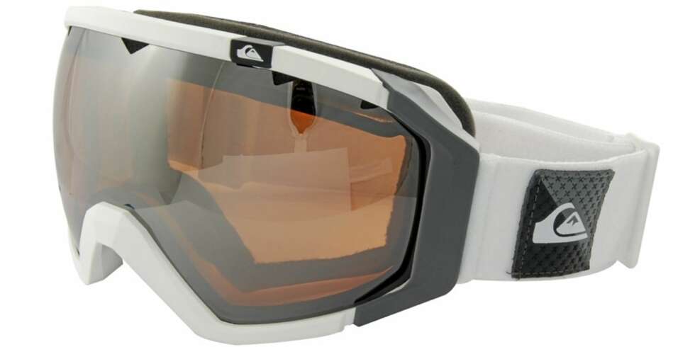 LITE FEMININ: Skibrillen fra Quicksilver er lite feminin, men fungerer godt i bakken. LITE FEMININ: Skibrillen fra Quicksilver er lite feminin, men fungerer godt i bakken.