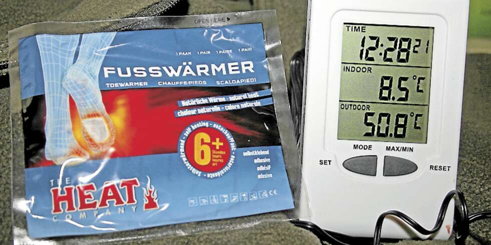 KJØLES FORT NED: Fotvarmeren avgir kraftig med varme i starten. De første to til tre timene kan du forvente temperaturer rundt 50 ºC, men så dabber det raskt av. KJØLES FORT NED: Fotvarmeren avgir kraftig med varme i starten. De første to til tre timene kan du forvente temperaturer rundt 50 ºC, men så dabber det raskt av.