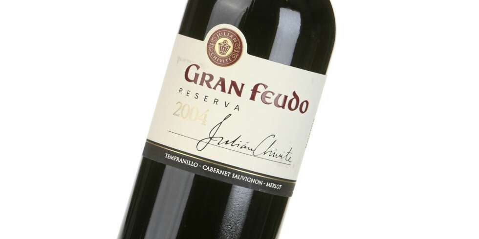 MØRKE BÆR: Gran Feudo Reserva 2004 er en rødvin med duft av mørke bær og vanilje. MØRKE BÆR: Gran Feudo Reserva 2004 er en rødvin med duft av mørke bær og vanilje.