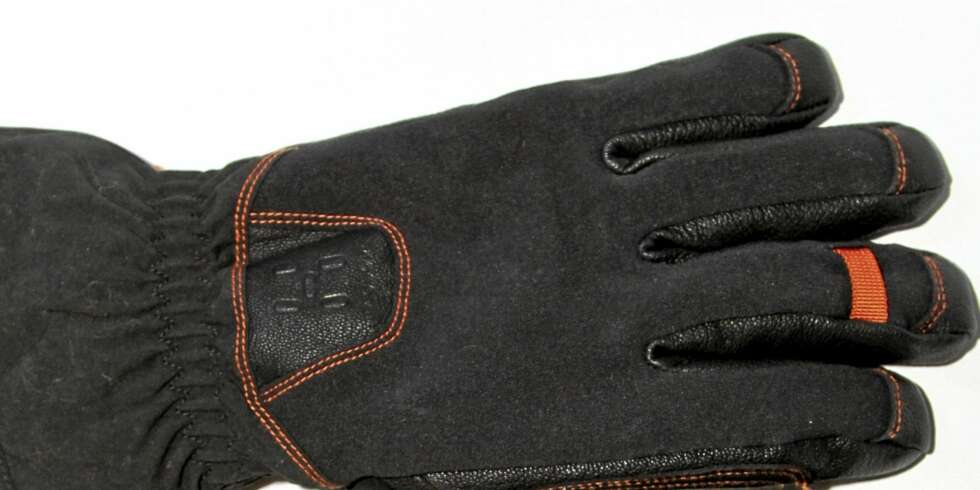 SLITESTERKE: Hagløfs Helix GTX Glove er slitesterke hansker som gir god isolasjon. SLITESTERKE: Hagløfs Helix GTX Glove er slitesterke hansker som gir god isolasjon.