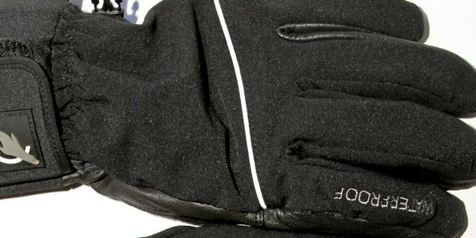 Sealskinz Activity Gloves er gode trenings- eller sykkelhansker til ikke alt for kalde dager. Sealskinz Activity Gloves er gode trenings- eller sykkelhansker til ikke alt for kalde dager.
