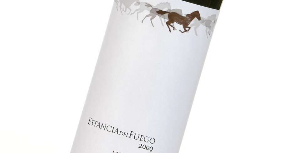 ANIMALSK: Estancia del Fuego 2009 er en rødvin fra Argentina med animalsk og jordlig preg i smaken. ANIMALSK: Estancia del Fuego 2009 er en rødvin fra Argentina med animalsk og jordlig preg i smaken.
