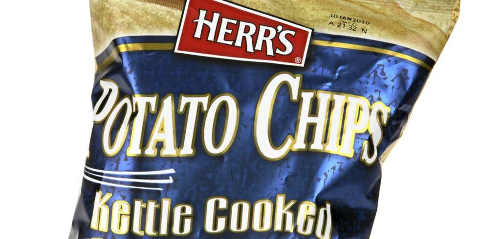 FISK: Herr' s Natural Kettle Chips er en chips som dufter og smaker fisk. Ikke særlig god. FISK: Herr' s Natural Kettle Chips er en chips som dufter og smaker fisk. Ikke særlig god.