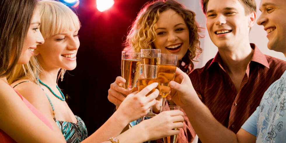 Det nærmer seg jul og partysesongen er i gang. Hør Vibekes tips til et bra selskapsantrekk på God Morgen, Norge! Det nærmer seg jul og partysesongen er i gang. Hør Vibekes tips til et bra selskapsantrekk på God Morgen, Norge!