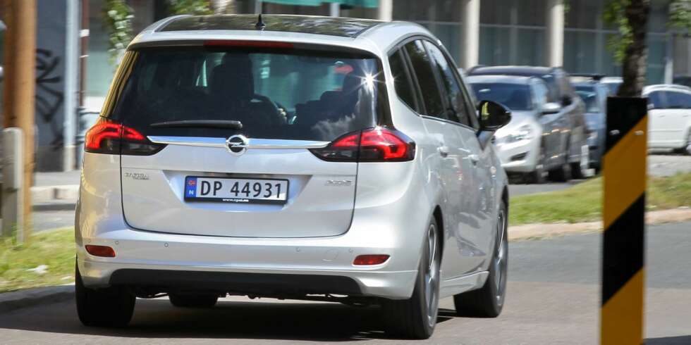EFFEKTIV: Med en splitter dieselmotor med 136 hk er Opel Zafira Tourer blant flerbruksbilene med lavest forbruk. I sjettegir er det imidlertid smått med kraft i lovlig norsk landeveisfart. FOTO: Petter Handeland EFFEKTIV: Med en splitter dieselmotor med 136 hk er Opel Zafira Tourer blant flerbruksbilene med lavest forbruk. I sjettegir er det imidlertid smått med kraft i lovlig norsk landeveisfart. FOTO: Petter Handeland