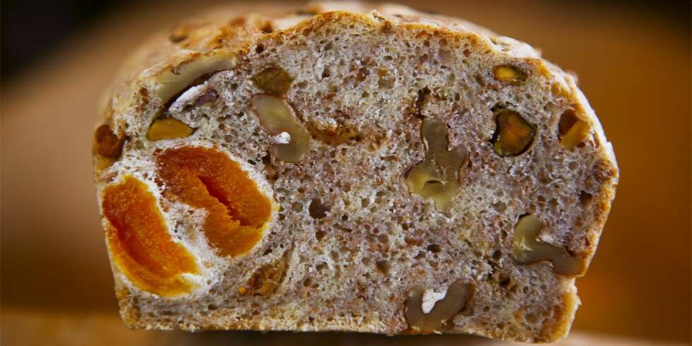 FRUKT OG NØTTEBRØD: Her har du et frukt og nøttebrød som du kommer til å digge. FRUKT OG NØTTEBRØD: Her har du et frukt og nøttebrød som du kommer til å digge.