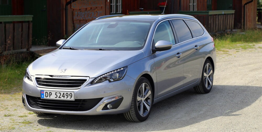 TOPPSCORE: Peugeot 308 SW 1,2 PureTech har egenskaper som ligger helt i toppen i av sin klasse. Det var konklusjonen da vi for et halvt år siden testet den med manuelt gir, og det kan vi gjenta for versjonen med automatgir. FOTO: Terje Bjørnsen TOPPSCORE: Peugeot 308 SW 1,2 PureTech har egenskaper som ligger helt i toppen i av sin klasse. Det var konklusjonen da vi for et halvt år siden testet den med manuelt gir, og det kan vi gjenta for versjonen med automatgir. FOTO: Terje Bjørnsen