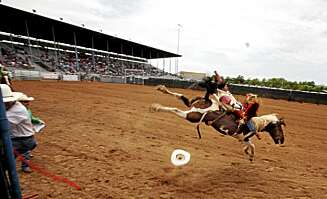 FULL FART: Det går unna på ungdoms-rodeo. FULL FART: Det går unna på ungdoms-rodeo.