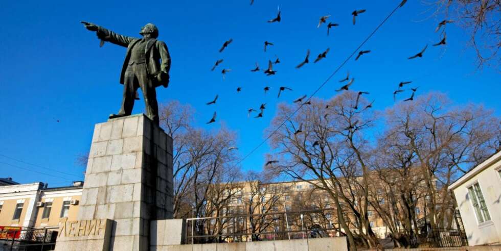 STEIN DAU: 84 år etter sin død innser Lenin at revolusjonen er på hell og mafiaen på fremmarsj. STEIN DAU: 84 år etter sin død innser Lenin at revolusjonen er på hell og mafiaen på fremmarsj.