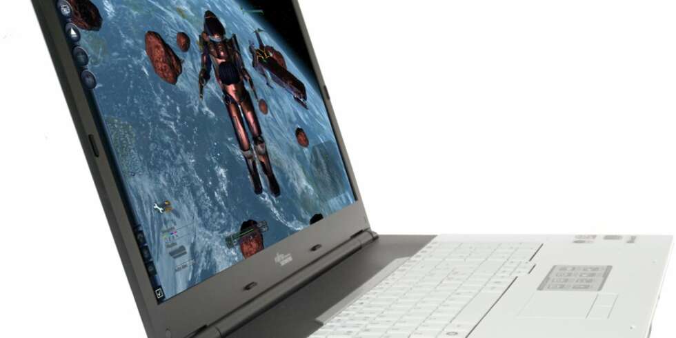 HVIT: Også tastaturet og deler av PC-en innside er blitt hvit. HVIT: Også tastaturet og deler av PC-en innside er blitt hvit.