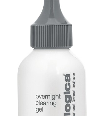 HUDORM: Dermalogica Overnight clearing gel er god å påføre før du går til sengs for å få urenhetene til å fordufte. HUDORM: Dermalogica Overnight clearing gel er god å påføre før du går til sengs for å få urenhetene til å fordufte.
