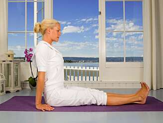 PURVOTTANASANA: Utgangsstilling. PURVOTTANASANA: Utgangsstilling.