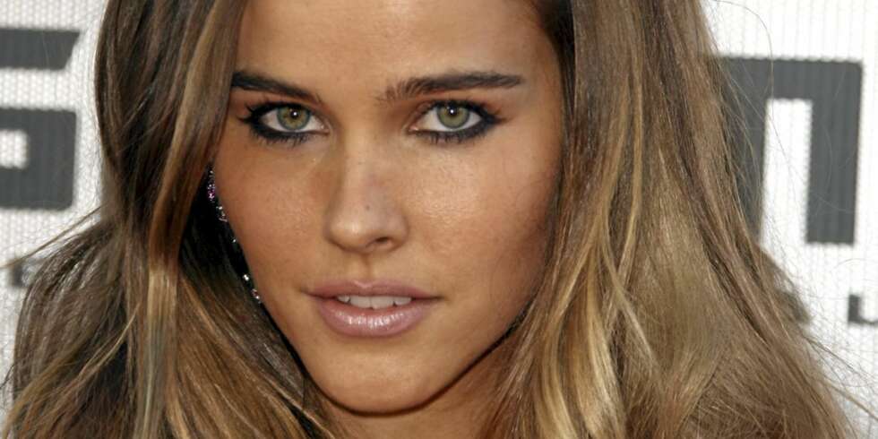 ISABEL LUCAS ISABEL LUCAS