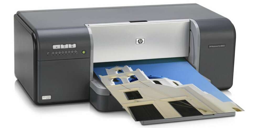 HP Photosmart Pro B8850 er en ganske stor skriver, men enkel å bytte blekkpatroner på. HP Photosmart Pro B8850 er en ganske stor skriver, men enkel å bytte blekkpatroner på.