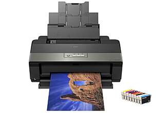Epson Stylus Photo R1900 skriver ut med 8 farger i en oppløsning på 5760 x 1440 dpi. Epson Stylus Photo R1900 skriver ut med 8 farger i en oppløsning på 5760 x 1440 dpi.
