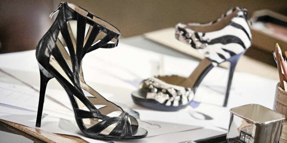 JIMMY CHOO FOR H&M: Lørdag 14. november slippes Jimmy Choo sin kolleksjon for kleskjeden Hennes & Mauritz. JIMMY CHOO FOR H&M: Lørdag 14. november slippes Jimmy Choo sin kolleksjon for kleskjeden Hennes & Mauritz.