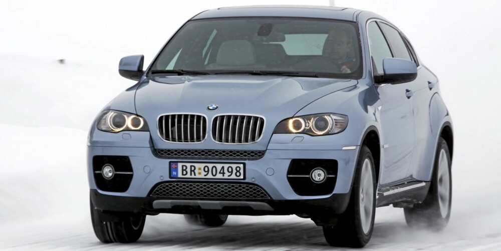 FRISTELSER: Enda en lang rettstrekning åpner seg foran X6-snuta. Redde verden får vi gjøre en annen dag. Både BMW og jeg. FRISTELSER: Enda en lang rettstrekning åpner seg foran X6-snuta. Redde verden får vi gjøre en annen dag. Både BMW og jeg.