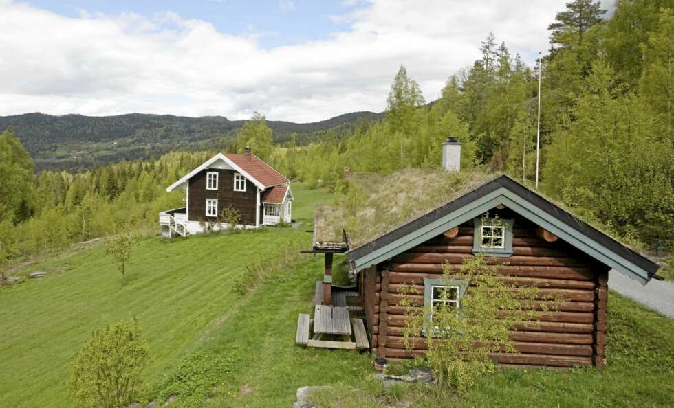 RENDALEN: Småbruk innerst i Rendalen i Krødsherad ligger nå ute til salg. Beliggende cirka 1 time og 20 minutter fra Oslo. Prisantydning 4.750.000. Bruksareal 374 kvm. Byggeår 1890. Tomt 23.000 kvm. RENDALEN: Småbruk innerst i Rendalen i Krødsherad ligger nå ute til salg. Beliggende cirka 1 time og 20 minutter fra Oslo. Prisantydning 4.750.000. Bruksareal 374 kvm. Byggeår 1890. Tomt 23.000 kvm.