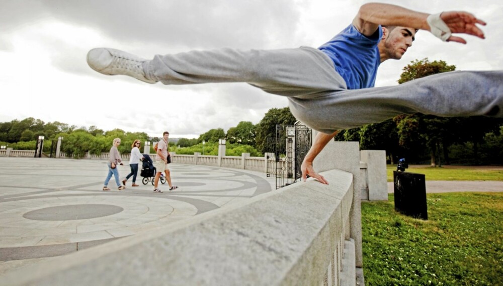 BEST MELLOM 16 OG 19: Trening er best om ettermiddagen. Her er Sakan Aref fra Oslo i aksjon i sporten parkour i Frognerparken. BEST MELLOM 16 OG 19: Trening er best om ettermiddagen. Her er Sakan Aref fra Oslo i aksjon i sporten parkour i Frognerparken.