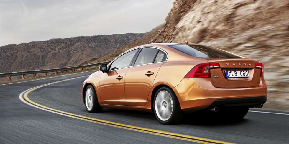 KJØRER BRA: Volvo S60 er ikke helt på BMW-nivå, men den kjører likevel bra. KJØRER BRA: Volvo S60 er ikke helt på BMW-nivå, men den kjører likevel bra.