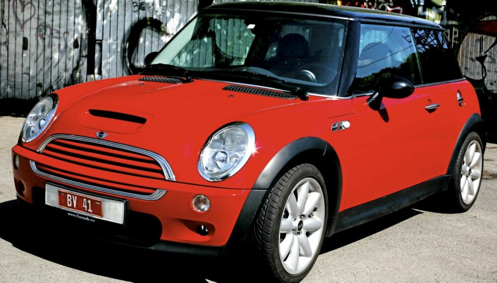Mini er en kjempeunderholdende bil, men den er hverken praktisk eller komfortabel. Mini er en kjempeunderholdende bil, men den er hverken praktisk eller komfortabel.