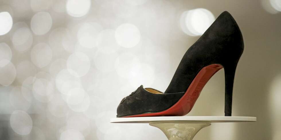 RØD SÅLE: Et av de sterkeste kjennetegnene på skoene til Christian Louboutin er den røde sålen. RØD SÅLE: Et av de sterkeste kjennetegnene på skoene til Christian Louboutin er den røde sålen.