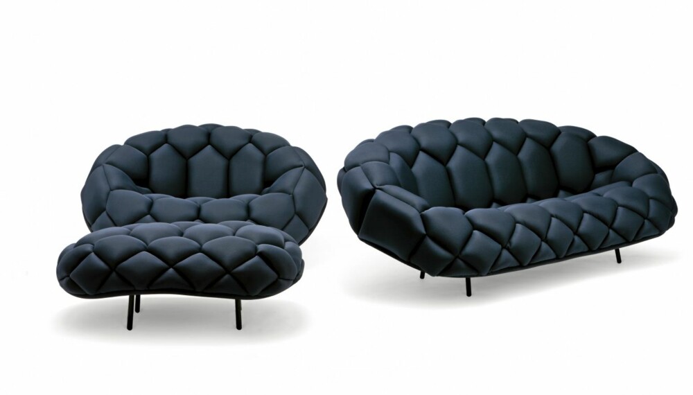 BOBLENDE FRA BOUROULLECS: Bouroullec-brødrenes lenestol og sofa Quilt er lagd av et høyteknologisk, elastisk stoff trukket over bikubeaktige celler av glassfiber. Produseres av Established & Sons, roberttandberg.no. BOBLENDE FRA BOUROULLECS: Bouroullec-brødrenes lenestol og sofa Quilt er lagd av et høyteknologisk, elastisk stoff trukket over bikubeaktige celler av glassfiber. Produseres av Established & Sons, roberttandberg.no.