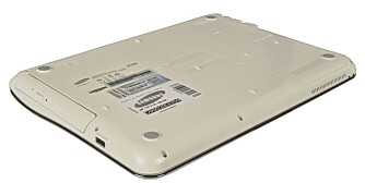 INTEGRERT: Samsung har i likhet med Apple, brukt integrert batteri med stort hell. På SF310 har det antageligvis æren for at maskinen ikke er så altfor mye større enn Aspire 3820TG. INTEGRERT: Samsung har i likhet med Apple, brukt integrert batteri med stort hell. På SF310 har det antageligvis æren for at maskinen ikke er så altfor mye større enn Aspire 3820TG.