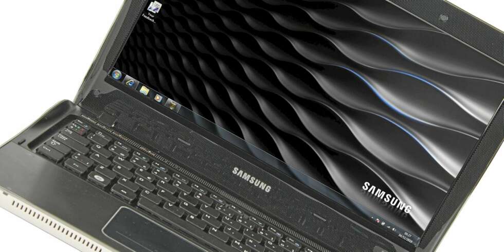 GREP: Kurven til Samsung fører til et ekstra godt grep på siden. GREP: Kurven til Samsung fører til et ekstra godt grep på siden.
