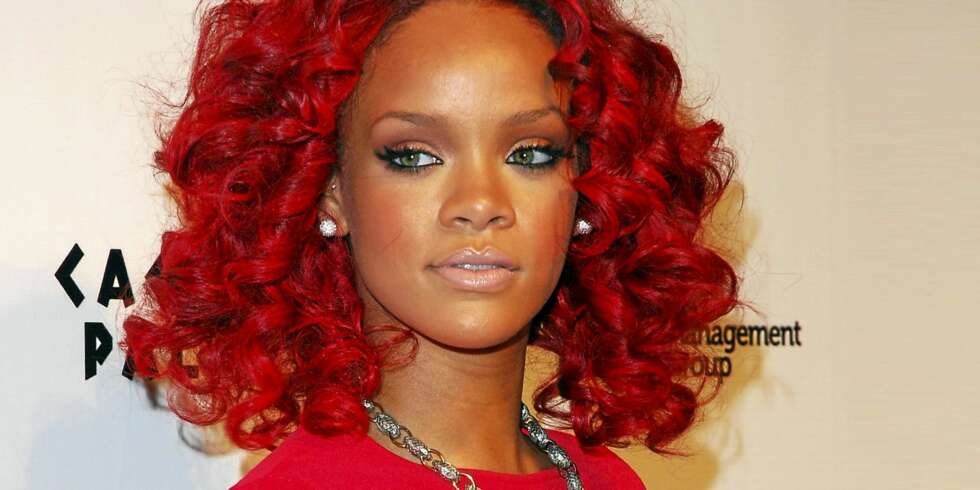 SESONGENS IT-FARGE: Rihanna tar trenden på alvor, og går for rødt både på hår og klær. SESONGENS IT-FARGE: Rihanna tar trenden på alvor, og går for rødt både på hår og klær.