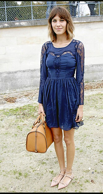 IT-JENTE: Alexa Chung på Chloe sin vår/sommer 2011 visning. Alltid først ute med det nyeste. IT-JENTE: Alexa Chung på Chloe sin vår/sommer 2011 visning. Alltid først ute med det nyeste.