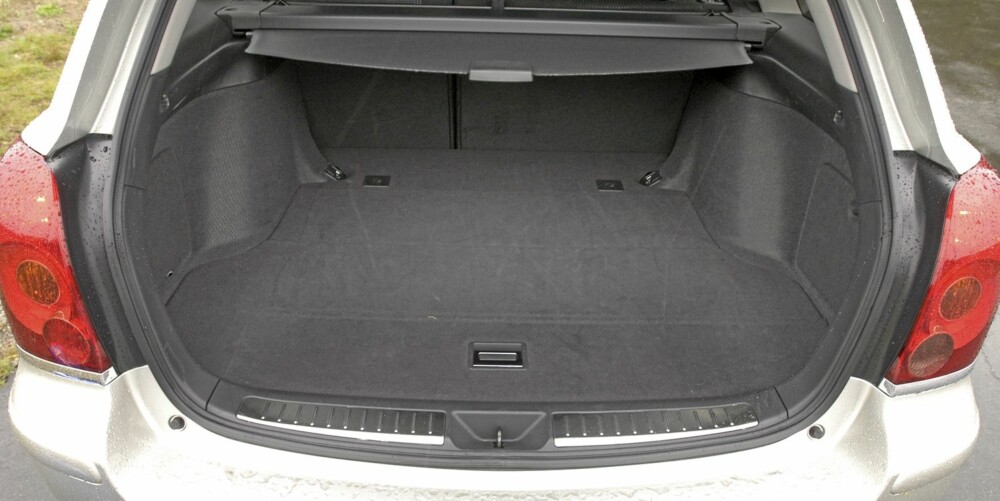Stasjonsvogn er den mest populære versjonen av brukt Toyota Avensis fra 2003-2008. Stasjonsvogn er den mest populære versjonen av brukt Toyota Avensis fra 2003-2008.