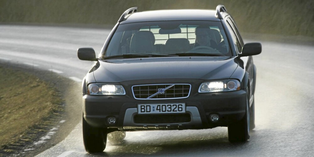 Volvo XC70 kommer både med bensin og diesel. Volvo XC70 kommer både med bensin og diesel.