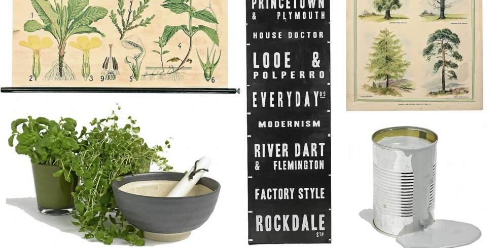 DEKORERING: Begge plansjene er fra Frou-frou. Plansjen med trær koster kr. 274,-. Veggplansje med blomster koster kr 356,-. Plakaten er fra House Doctor og koster kr 600,-. Glasspotter og morter fra R.O.O.M. Glasspottene koster 110,- og morteren kr 375,-. Gråmaling Lady Vegg med fargekode S3502-B fra Jotun, kr 299,- for tre liter. DEKORERING: Begge plansjene er fra Frou-frou. Plansjen med trær koster kr. 274,-. Veggplansje med blomster koster kr 356,-. Plakaten er fra House Doctor og koster kr 600,-. Glasspotter og morter fra R.O.O.M. Glasspottene koster 110,- og morteren kr 375,-. Gråmaling Lady Vegg med fargekode S3502-B fra Jotun, kr 299,- for tre liter.