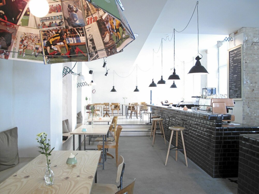 MINGLE. I barområdet legger innredningen med blant annet langbord opp til sosial kontakt. MINGLE. I barområdet legger innredningen med blant annet langbord opp til sosial kontakt.