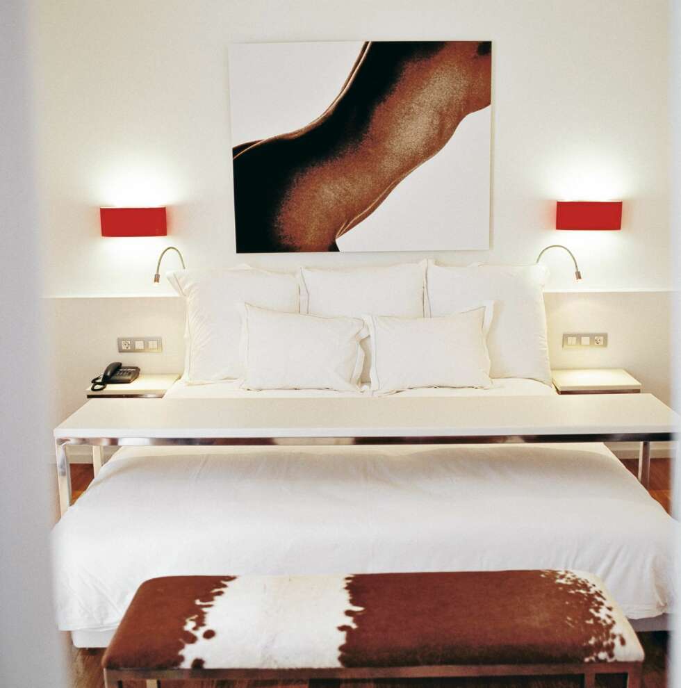 SCANDINAVIAN CHIC: Med sine rene linjer og dempete farger er Hotel Tres en del av den minimalistiske trenden som preger flere av Mallorcas nye hoteller. SCANDINAVIAN CHIC: Med sine rene linjer og dempete farger er Hotel Tres en del av den minimalistiske trenden som preger flere av Mallorcas nye hoteller.