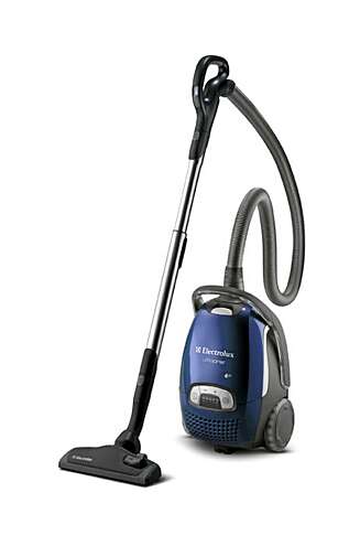 ELECTROLUX UltraOne Z 8820 er testens soleklare vinner. Men den får noe trekk for brukervennligheten, blant annet for skarpe kanter, gummihjul og lav plassering av kabel. ELECTROLUX UltraOne Z 8820 er testens soleklare vinner. Men den får noe trekk for brukervennligheten, blant annet for skarpe kanter, gummihjul og lav plassering av kabel.