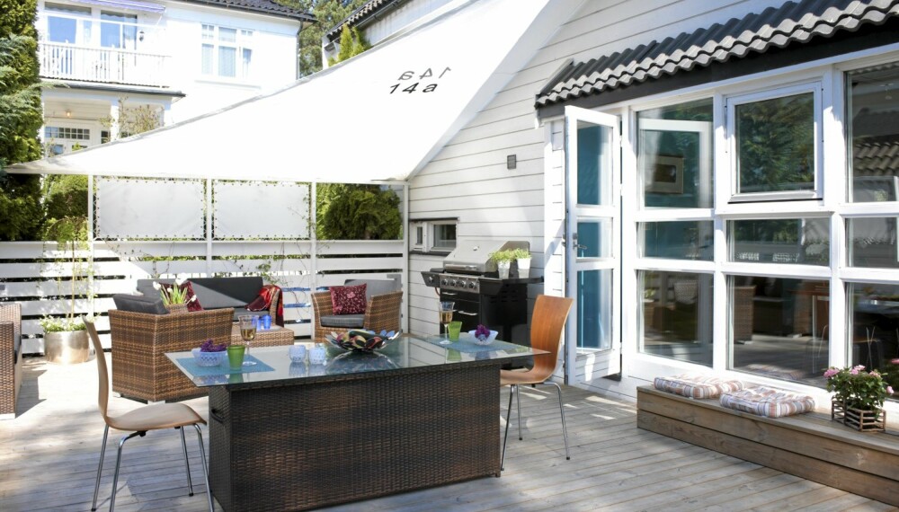 Nytt solseil på terrasse med interiørarkitektens hjelp. Nytt solseil på terrasse med interiørarkitektens hjelp.