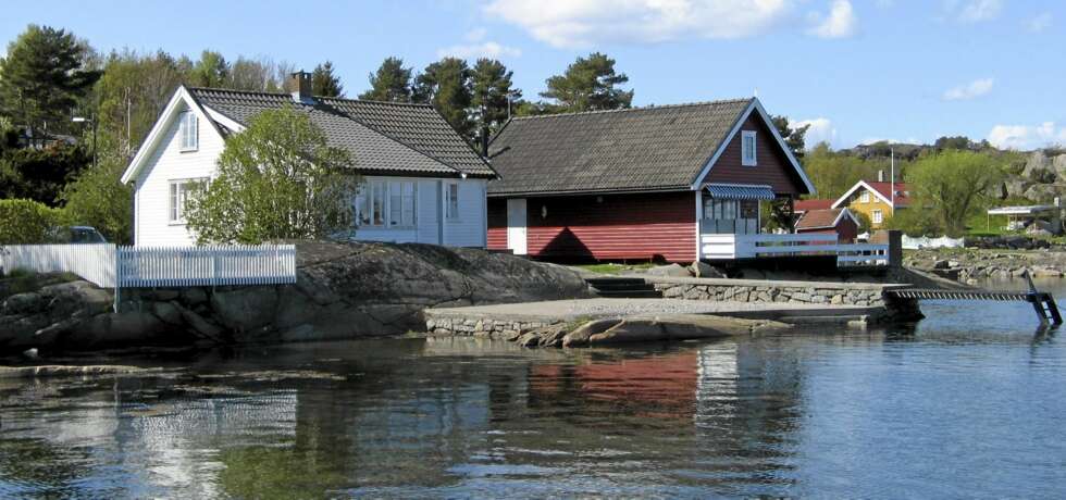 TJØME: Strandeiendom med egen brygge. Primærrom 148 kvm. Tomt 1.623 kvm. Prisantydning 20.000.000. TJØME: Strandeiendom med egen brygge. Primærrom 148 kvm. Tomt 1.623 kvm. Prisantydning 20.000.000.
