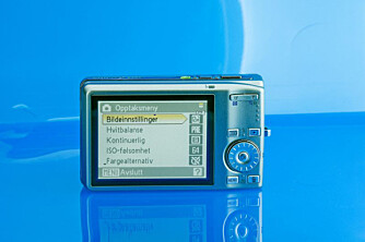 Nikon Coolpix S700 har mye til felles med Nikon P5100. Nikon Coolpix S700 har mye til felles med Nikon P5100.