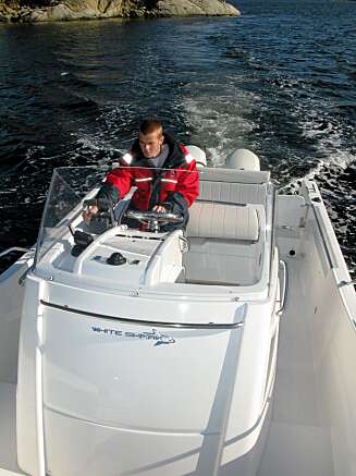 White Shark 245 med 2x 175 Evinrude E-tec White Shark 245 med 2x 175 Evinrude E-tec