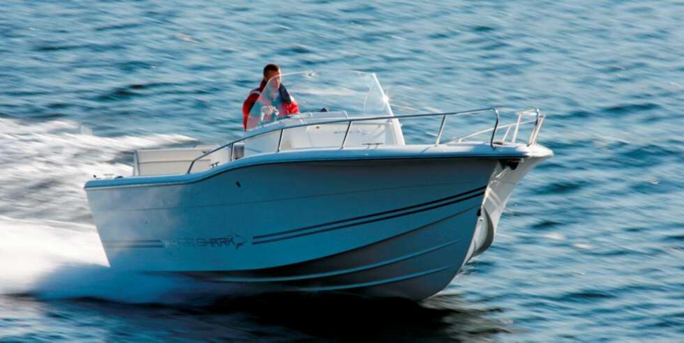 White Shark 245 med 2x 175 Evinrude E-tec White Shark 245 med 2x 175 Evinrude E-tec