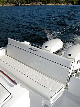 White Shark 245 med 2x 175 Evinrude E-tec White Shark 245 med 2x 175 Evinrude E-tec