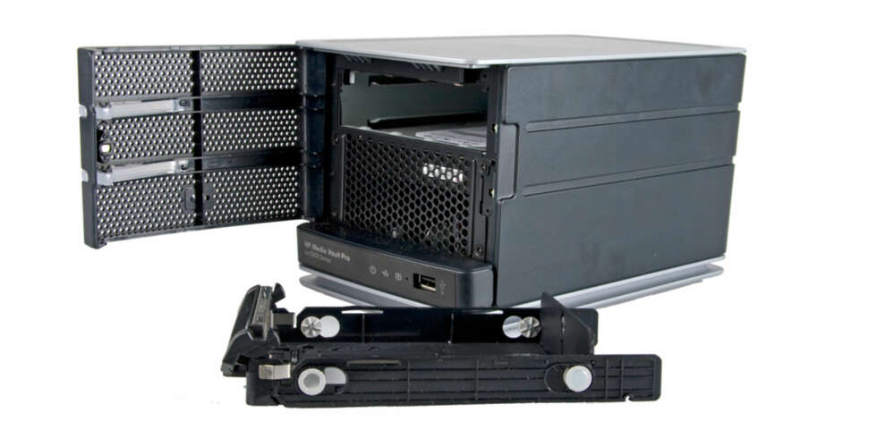 UTTREKK: Bare harddisk nummer to kan nås direkte via en skuff. UTTREKK: Bare harddisk nummer to kan nås direkte via en skuff.