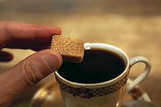 KOFFEIN: Ikke drikk kaffe før du legger deg. KOFFEIN: Ikke drikk kaffe før du legger deg.