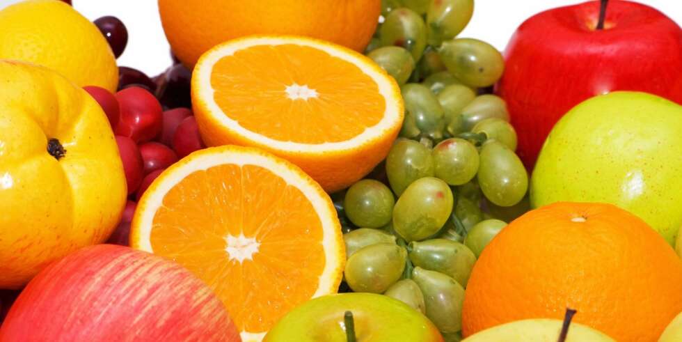 FRUKTOSE: - Tåler du ikke fruktose, bør du først og fremst velge vekk mat som er tilsatt fruktose og sukker før du kutter ned på frukt og bær, er ernæringsfysiologens råd. FRUKTOSE: - Tåler du ikke fruktose, bør du først og fremst velge vekk mat som er tilsatt fruktose og sukker før du kutter ned på frukt og bær, er ernæringsfysiologens råd.