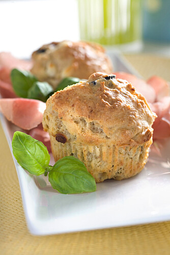 Muffins med feta og oliven Muffins med feta og oliven