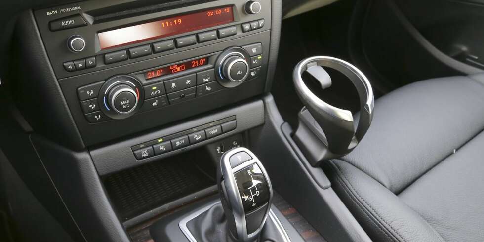 FLERE GIR: Automatkassen har nå åtte gir. Også innredning og utstyrsmuligheter er oppdatert til nyeste BMW-standard FLERE GIR: Automatkassen har nå åtte gir. Også innredning og utstyrsmuligheter er oppdatert til nyeste BMW-standard