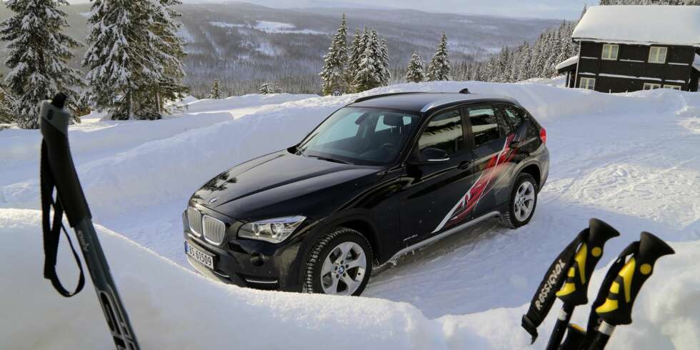 PÅ TOPPTUR: BMW X1 er en super følgesvenn om du ofte stikker til fjells for å prøve slalåm- eller langrennsski. PÅ TOPPTUR: BMW X1 er en super følgesvenn om du ofte stikker til fjells for å prøve slalåm- eller langrennsski.
